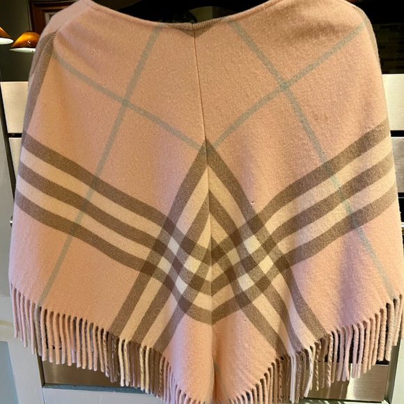 Burberry Cashmere/wool blend Poncho. Classic plaid in pink and brown
Candy Check - Picture 4 of 10